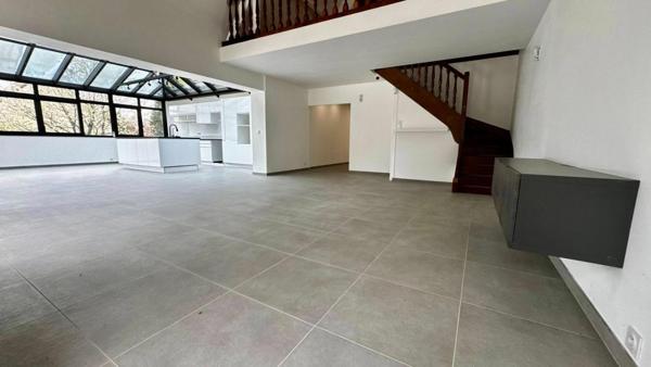 Propriété d'exception  221 m² de luminosité sur  presque 3 000 m² de terrain
