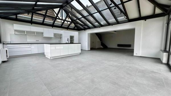 Propriété d'exception  221 m² de luminosité sur  presque 3 000 m² de terrain