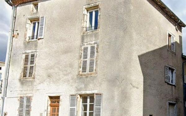 Immeuble à vendre    6 pièces • 150 m2 Bellac