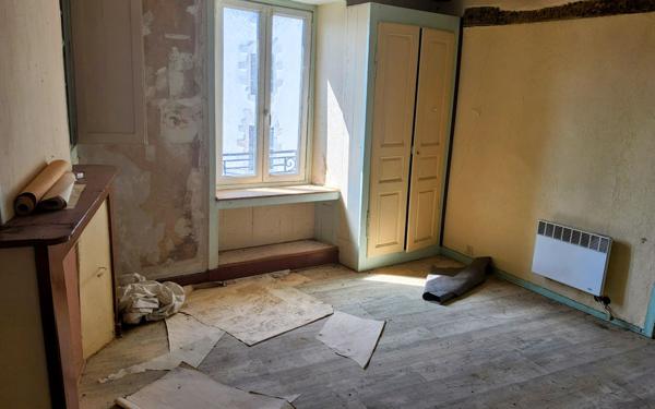 Immeuble à vendre    6 pièces • 150 m2 Bellac