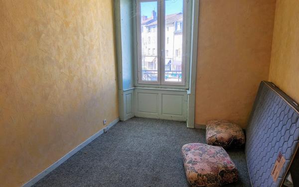 Immeuble à vendre    6 pièces • 150 m2 Bellac