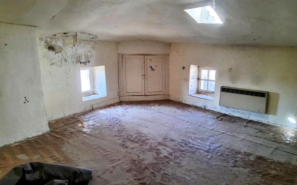 Immeuble à vendre    6 pièces • 150 m2 Bellac