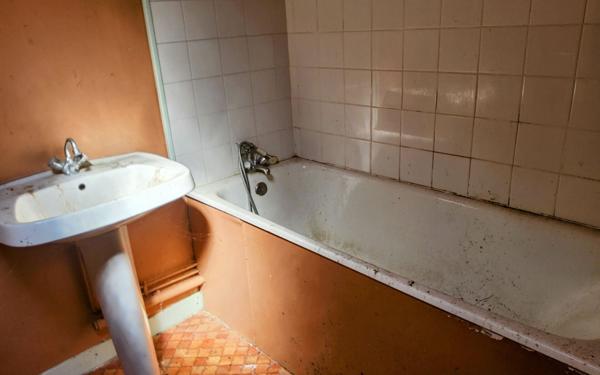 Immeuble à vendre    6 pièces • 150 m2 Bellac