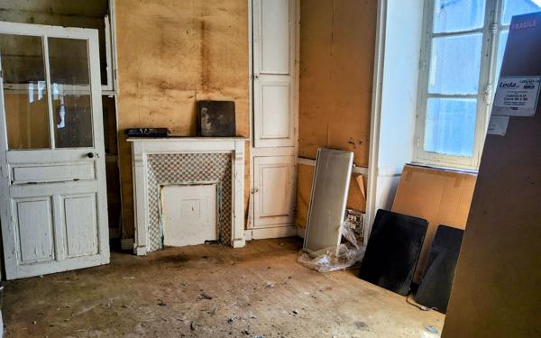 Immeuble à vendre    6 pièces • 150 m2 Bellac