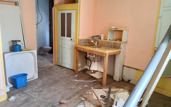 Immeuble à vendre    6 pièces • 150 m2 Bellac