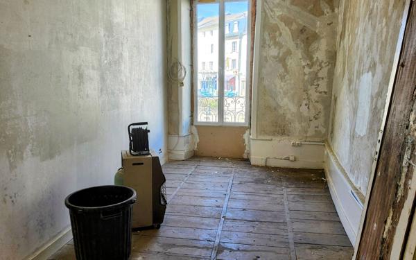 Immeuble à vendre    6 pièces • 150 m2 Bellac