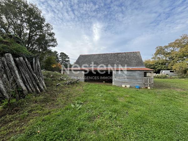Longère à rénover, Elven, potentiel de 90 m², sur 2500 m² de terrain.