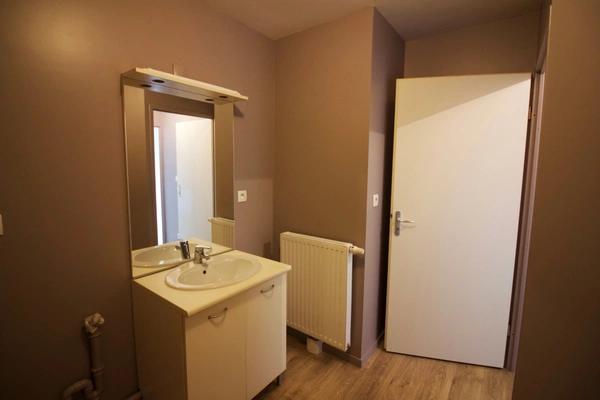 Plescop, aux portes de Vannes : agréable T2 avec terrasse et ascenseur