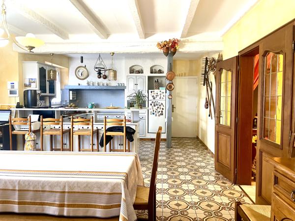 SUPERBE MAISON DE 223 M2 avec SOUS SOL ET PISCINE INTERIEURE /// proche CENTRE BOURG MIREBEAU