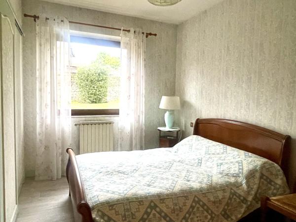 SUPERBE MAISON DE 223 M2 avec SOUS SOL ET PISCINE INTERIEURE /// proche CENTRE BOURG MIREBEAU