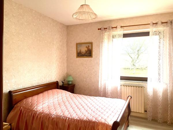 SUPERBE MAISON DE 223 M2 avec SOUS SOL ET PISCINE INTERIEURE /// proche CENTRE BOURG MIREBEAU