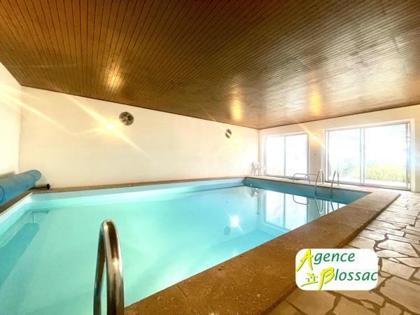 SUPERBE MAISON DE 223 M2 avec SOUS SOL ET PISCINE INTERIEURE /// proche CENTRE BOURG MIREBEAU
