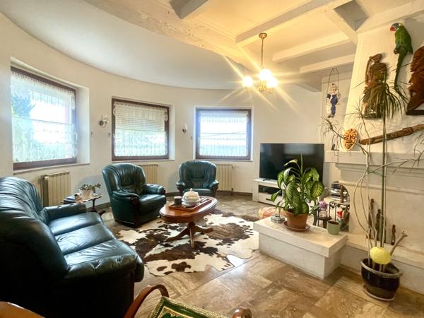 SUPERBE MAISON DE 223 M2 avec SOUS SOL ET PISCINE INTERIEURE /// proche CENTRE BOURG MIREBEAU