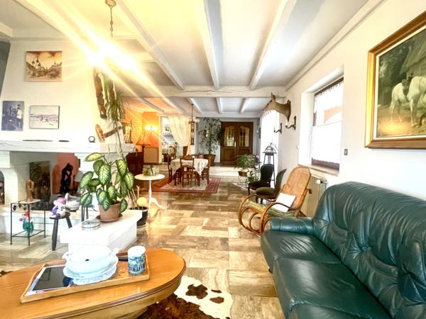 SUPERBE MAISON DE 223 M2 avec SOUS SOL ET PISCINE INTERIEURE /// proche CENTRE BOURG MIREBEAU