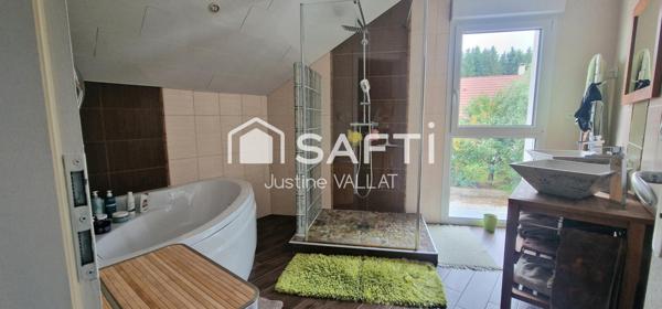 Maison de 150m² avec piscine chauffée et 6 places couvertes