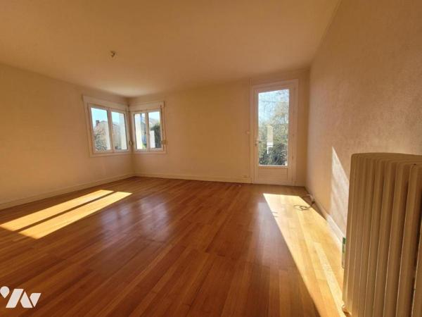 SABLE SUR SARTHE: PAVILLON DE TYPE 6-REF:VDL2079