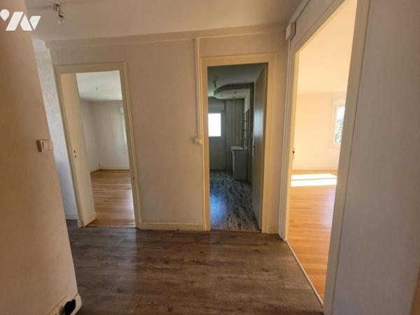 SABLE SUR SARTHE: PAVILLON DE TYPE 6-REF:VDL2079