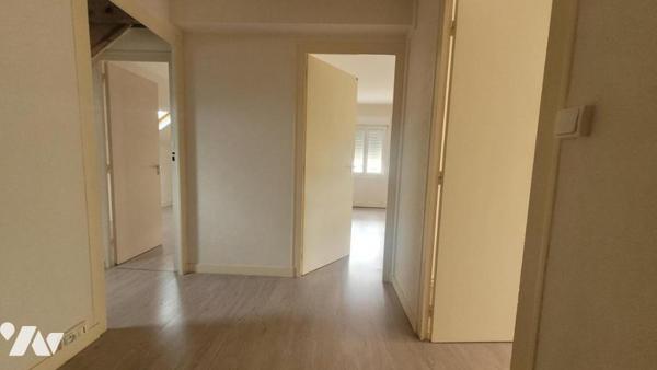 SABLE SUR SARTHE: PAVILLON DE TYPE 6-REF:VDL2079