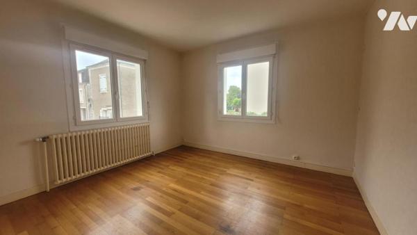 SABLE SUR SARTHE: PAVILLON DE TYPE 6-REF:VDL2079