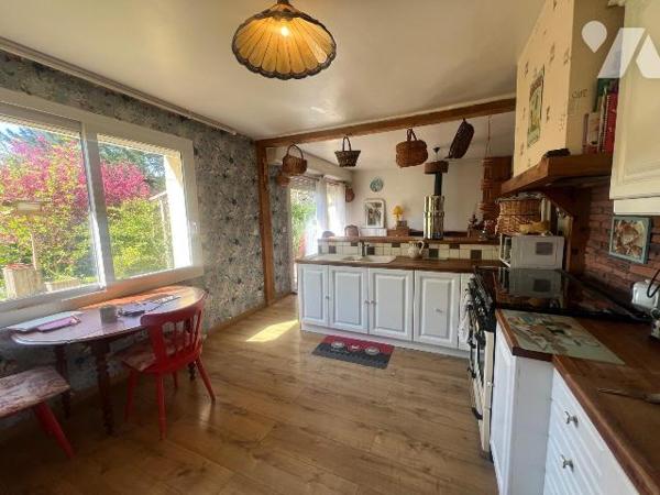 A VENDRE - MESQUER -EMPLACEMENT IDEAL : A PROXIMITE IMMEDIATE DU BOURG ET PROCHE PLAGE - MAISON...