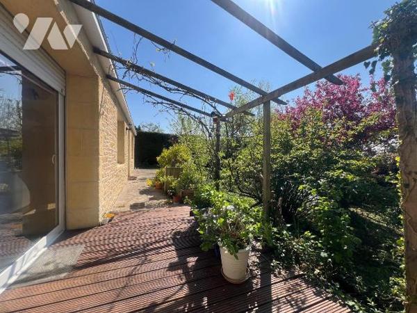 A VENDRE - MESQUER -EMPLACEMENT IDEAL : A PROXIMITE IMMEDIATE DU BOURG ET PROCHE PLAGE - MAISON...