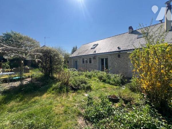 A VENDRE - MESQUER -EMPLACEMENT IDEAL : A PROXIMITE IMMEDIATE DU BOURG ET PROCHE PLAGE - MAISON...