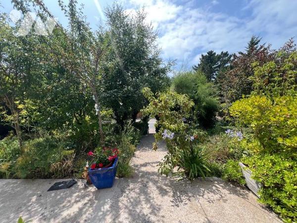 A VENDRE - MESQUER -EMPLACEMENT IDEAL : A PROXIMITE IMMEDIATE DU BOURG ET PROCHE PLAGE KERCABEL...