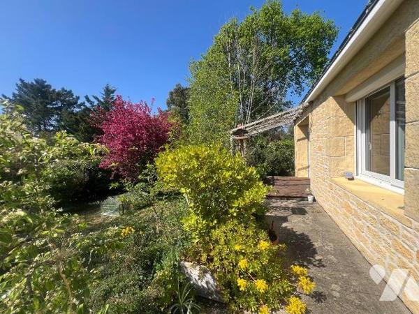 A VENDRE - MESQUER -EMPLACEMENT IDEAL : A PROXIMITE IMMEDIATE DU BOURG ET PROCHE PLAGE - MAISON...