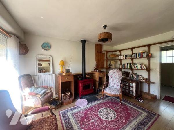 A VENDRE - MESQUER -EMPLACEMENT IDEAL : A PROXIMITE IMMEDIATE DU BOURG ET PROCHE PLAGE - MAISON...