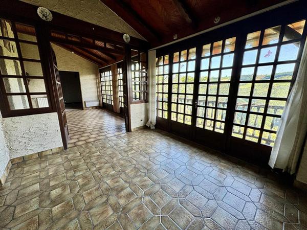 Maison avec vue dominante Vieillevie