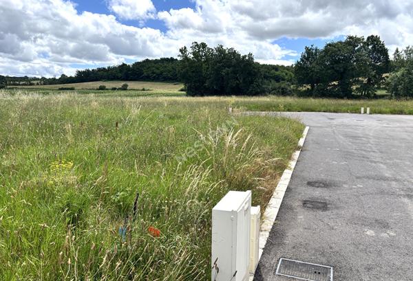 Terrain viabilisé de 637 m² au calme à Saint Nauphary