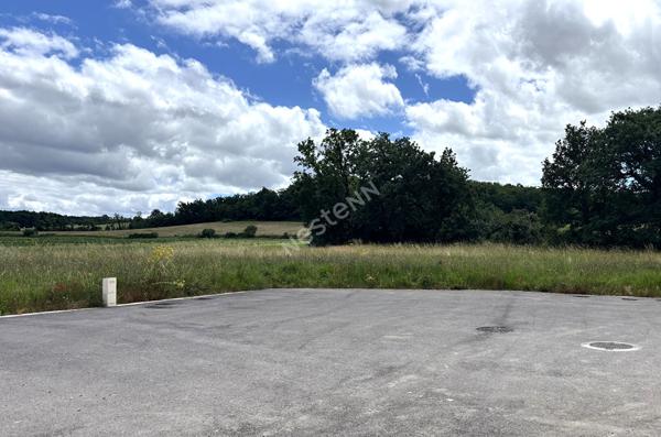 Terrain viabilisé de 637 m² au calme à Saint Nauphary