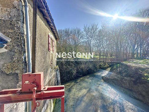 Maison en pierre Roquelaure à vendre 7 pièces jardin arboré et piscine