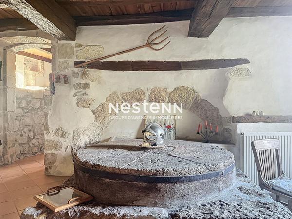 Maison en pierre Roquelaure à vendre 7 pièces jardin arboré et piscine