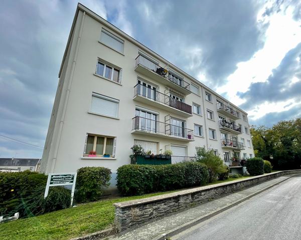 A vendre Angers Barra, Prédali, secteur hôpital, appartement de type 2,1er étage, 1 chambre, place de parking,cave.Situé à 4 minutes du CHU et 12 minutes de la gare d'Angers.