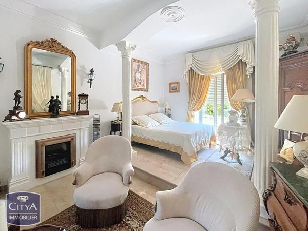 Maison à vendre 10 pièces 302m² Marignane (13700)