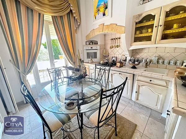 Maison à vendre 10 pièces 302m² Marignane (13700)
