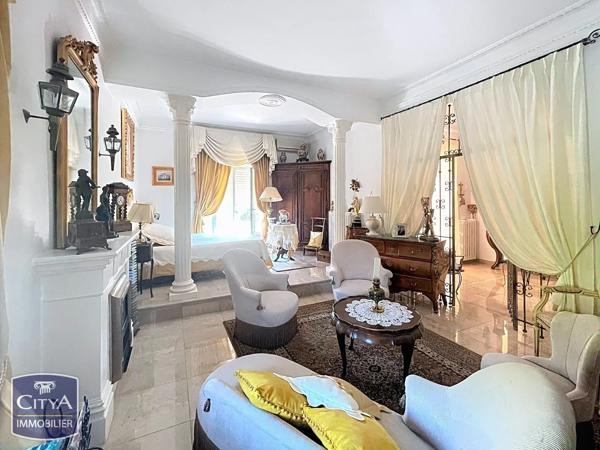 Maison à vendre 10 pièces 302m² Marignane (13700)