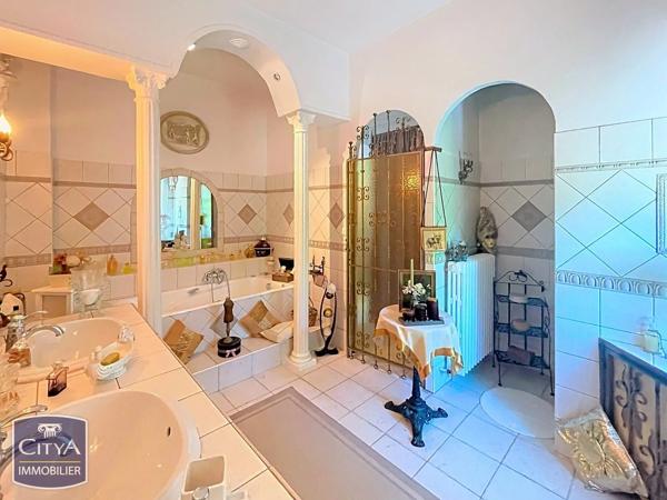 Maison à vendre 10 pièces 302m² Marignane (13700)