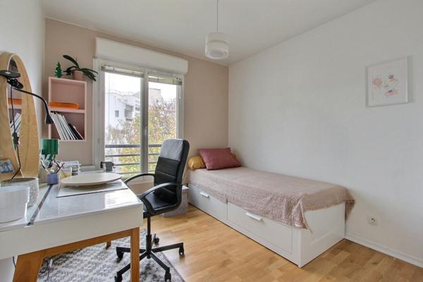 Appartement Asnieres Sur Seine - 4 pièces / balcon - 83,60 m2