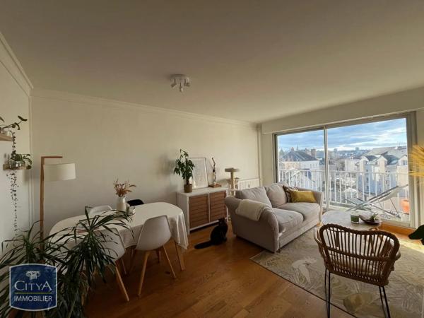 Appartement à louer 3 pièces 71.56m² Laval (53000)