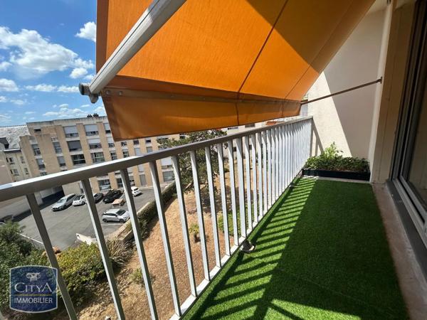 Appartement à louer 3 pièces 71.56m² Laval (53000)