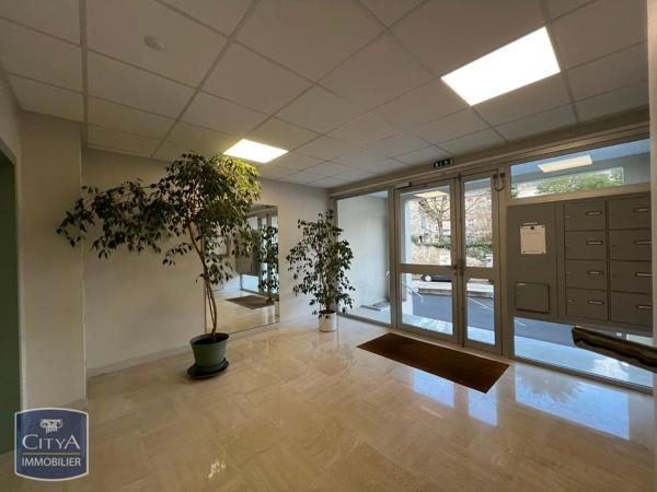 Appartement à louer 3 pièces 71.56m² Laval (53000)