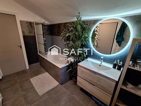 Maison en plain pied avec 3 chambres et 2 salles de bain