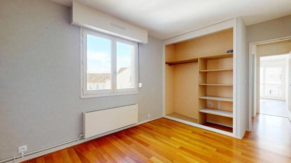 Location                                                      Appartement
                        
                     2 pièces                      43 m2                     à Mainvilliers