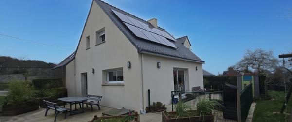 grande maison avec une dépendance et double garage