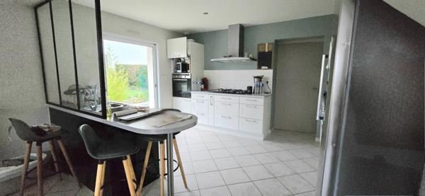 grande maison avec une dépendance et double garage