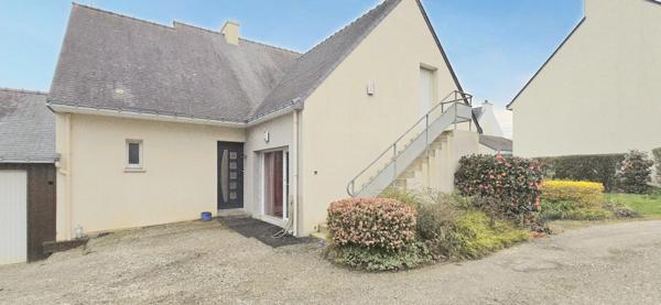 grande maison avec une dépendance et double garage