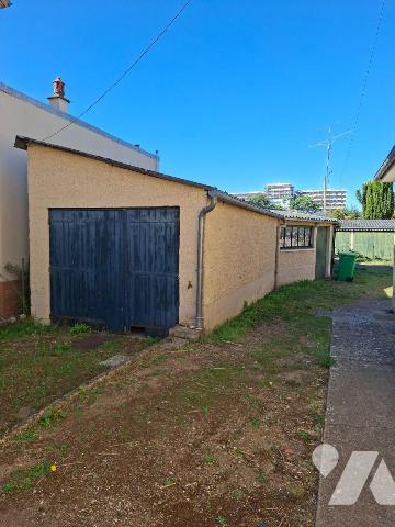 BOUSSINIERE - MADELEINE - MAISON PLAIN PIED + 9 GARAGES
Maison de plain pied à rénover compren...