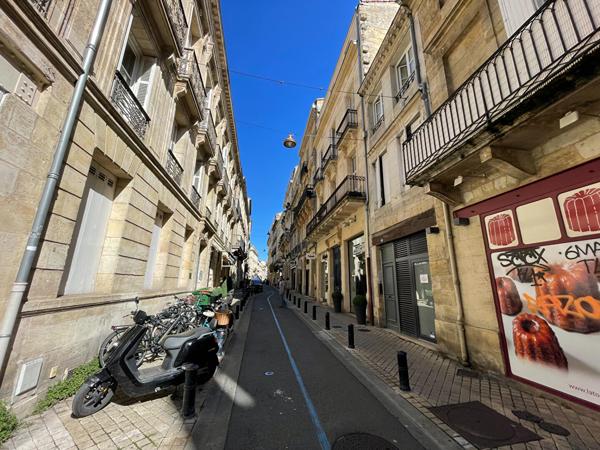 Triangle d'or Bordeaux, artère élégante et passante du cours de l'intendance